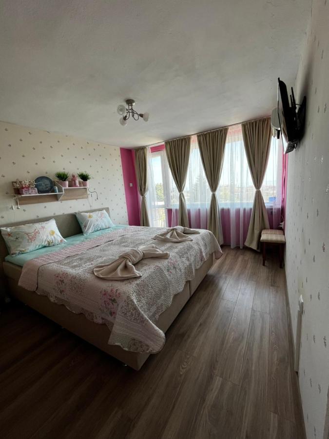Apartment във артемида *