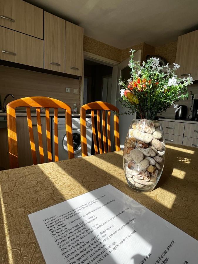 Apartment във артемида